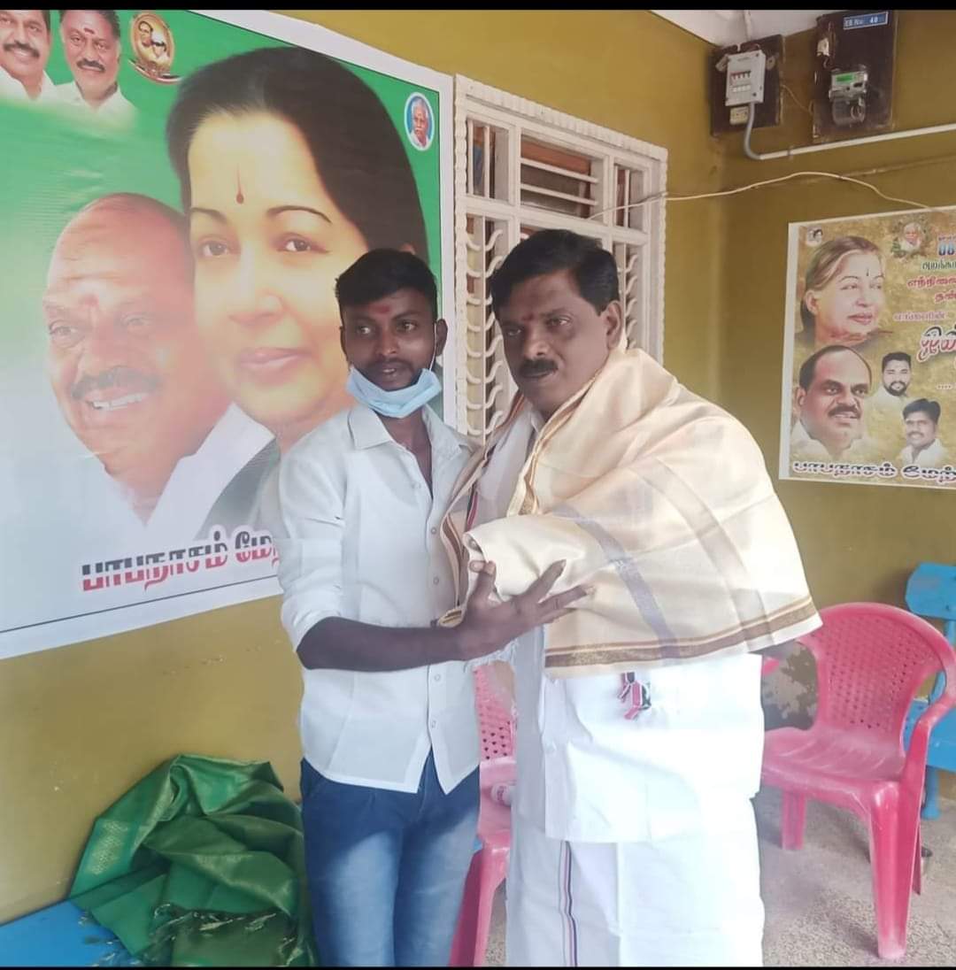 Aiadmk11's tweet photo. இன்று பிறந்தநாள் காணும் பாபநாசம் மேற்கு ஒன்றிய கழகச் செயலாளர் முன்னாள் ஒன்றிய பெருந்தலைவர்  
 #Kகோபிநாதன்   அண்ணன்  அவர்களுக்கு இனிய பிறந்தநாள் வாழ்த்துக்கள் 
வாழ்க வளமுடன் நலமுடன்... 💐💐💐 https://t.co/PbCETSJtRx