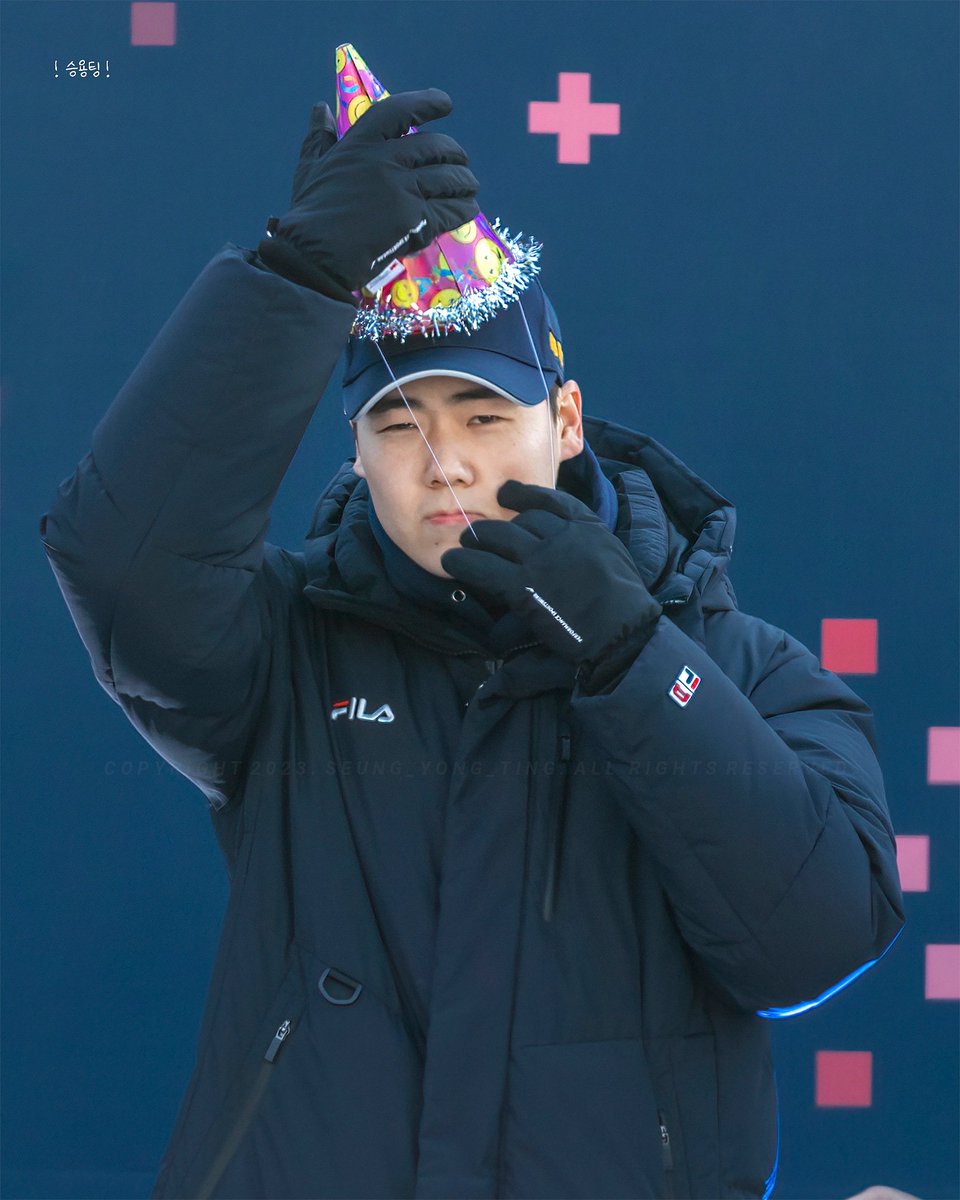 bears_pic's tweet photo. 231125 잠실 곰들의모임 #두산베어스 #최승용 
생일파티에 초대합미당 🎂 https://t.co/FZFGk0ZuT1
