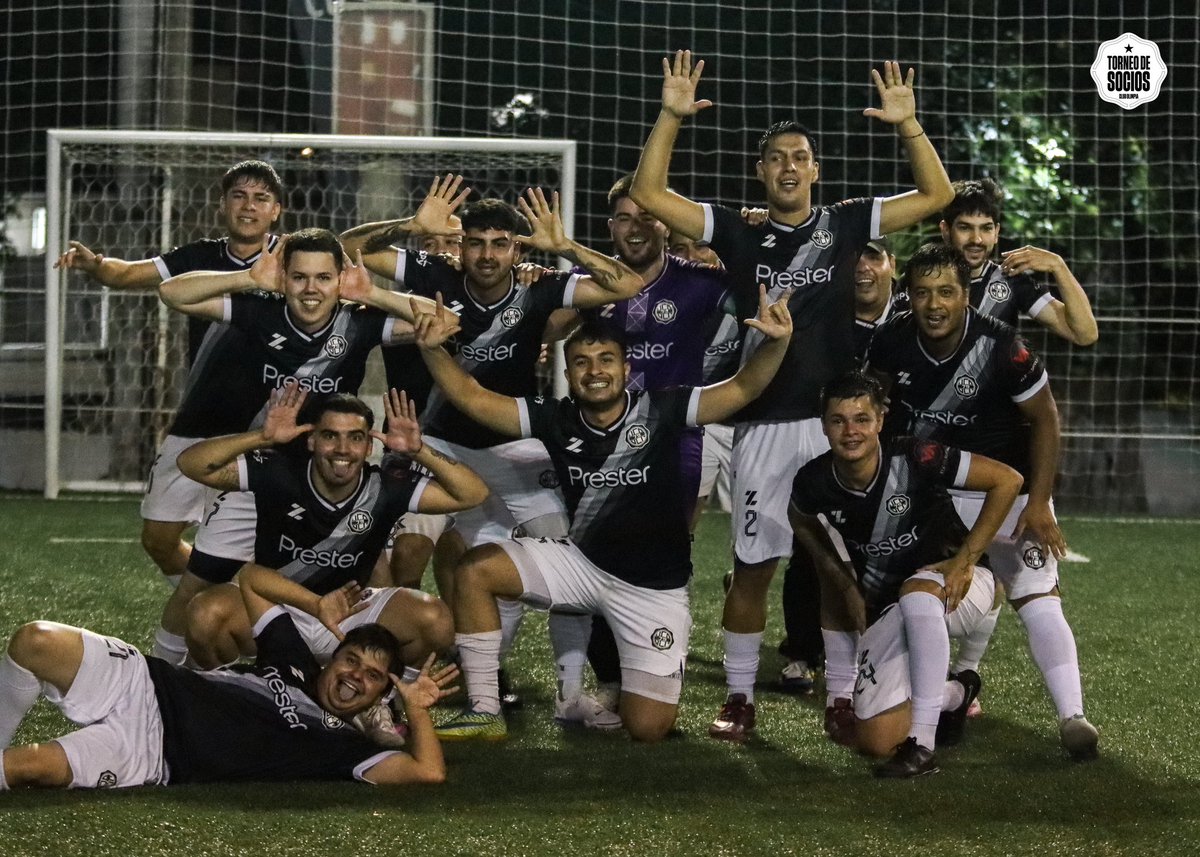 ¡Con mucho huevo! 💪🏻

UCA 79 no se rindió, eliminó a Logia Olimpista e inscribió su nombre en la definición de la Copa de Oro.

✅️ Clasificación lograda desde la tanda de penales.

#EnBuscaDeLaGloria ⭐️