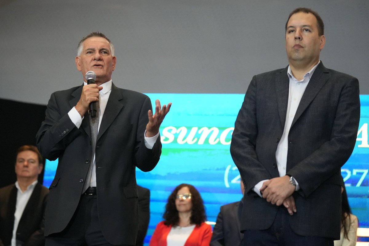 AefipM's tweet photo. Compartimos con nuestros compañeros, compañeras, autoridades de AFIP, dirigentes políticos y sindicales la asunción de las autoridades nacionales de nuestro sindicato renovando nuestro compromiso con la construcción de una organización democrática que vela y defiende los derechos https://t.co/95zawoxDBR