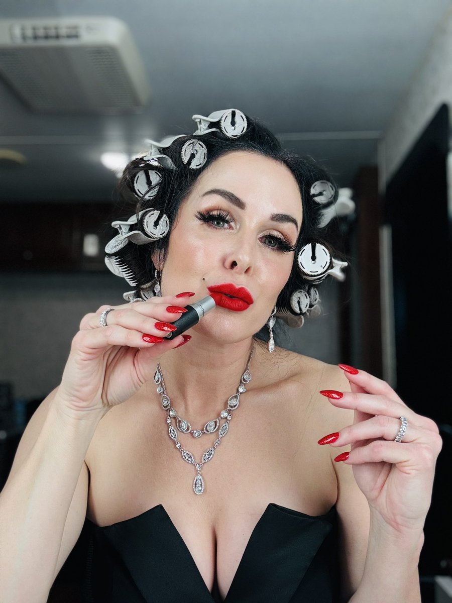 DanielleBisutti's tweet image. Where are my Ruby Woo girls at? 

#HollywoodHeist #ComingSoon
@MACcosmetics #RubyWoo 💄 💋