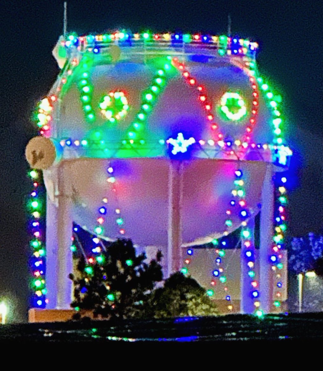 Hope your holiday season is as dazzling and bright as this water tower! Cheers!
#waterisuniversal
#worldsmostvitalresource