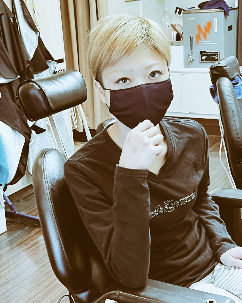 0324sa0726's tweet photo. 本日も宜しくお願い致します。

#西宮市
#西宮
#阪神西宮
#西宮ヘアーサロン
#阪神西宮ヘアーサロン
#西宮理容室
#西宮散髪
#散髪
#安い
#早い
#ヘアセット
#フェード
#スキンフェード
#刈り上げ
#カラー
#ヘアーサロンB'z
#ヘアーサロンb
#キッズカット
#子供カット
#マッサージ
#猫 https://t.co/4YyT1wwkCR