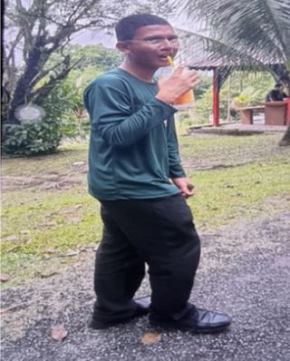 bernamadotcom's tweet photo. Polis sedang kesan seorang pelajar lelaki yang dikenali sebagai Muhammad Daniel Akmal Zulkhairi berusia 14 tahun telah hilang sejak semalam di  Sekolah Menengah Sains Alam Shah, Cheras, KL.

Orang ramai yang mempunyai sebarang maklumat berkenaan mangsa mohon tampil ke balai polis berhampiran ataupun menghubungi hotline Polis Cheras di talian 03-92845050 atau 5051 dan hotline Polis Kuala Lumpur di talian 03-21159999.

📸 IPD Cheras

#BernamaNews