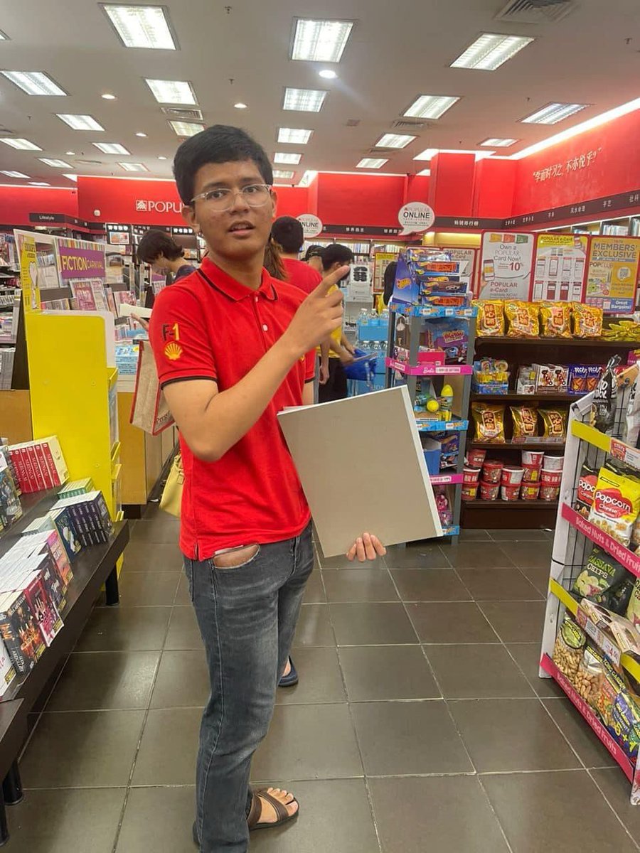bernamadotcom's tweet photo. Polis sedang kesan seorang pelajar lelaki yang dikenali sebagai Muhammad Daniel Akmal Zulkhairi berusia 14 tahun telah hilang sejak semalam di  Sekolah Menengah Sains Alam Shah, Cheras, KL.

Orang ramai yang mempunyai sebarang maklumat berkenaan mangsa mohon tampil ke balai polis berhampiran ataupun menghubungi hotline Polis Cheras di talian 03-92845050 atau 5051 dan hotline Polis Kuala Lumpur di talian 03-21159999.

📸 IPD Cheras

#BernamaNews