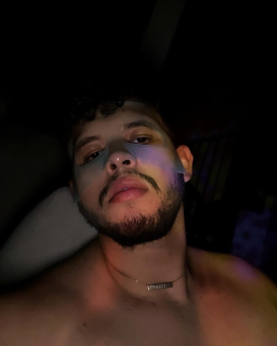 hottieting's tweet photo. @JAWAD_PF2 Y’all need bearded Latinos? #GagGity #PinkFriday2Takeover https://t.co/0mNhmSuauK