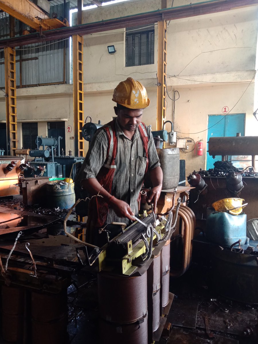 Today repairing work is going on at hathras workshop to provide better services to our consumers <a href="/EwdEe58123/">EE EWD ALIGARH</a> <a href="/MDDVVNL/">MD DVVNL AGRA</a> <a href="/dvvnlhathras/">DVVNL HATHRAS</a> <a href="/dvvnlhq/">Dakshinanchal Vidyut Vitran Nigam Limited</a>