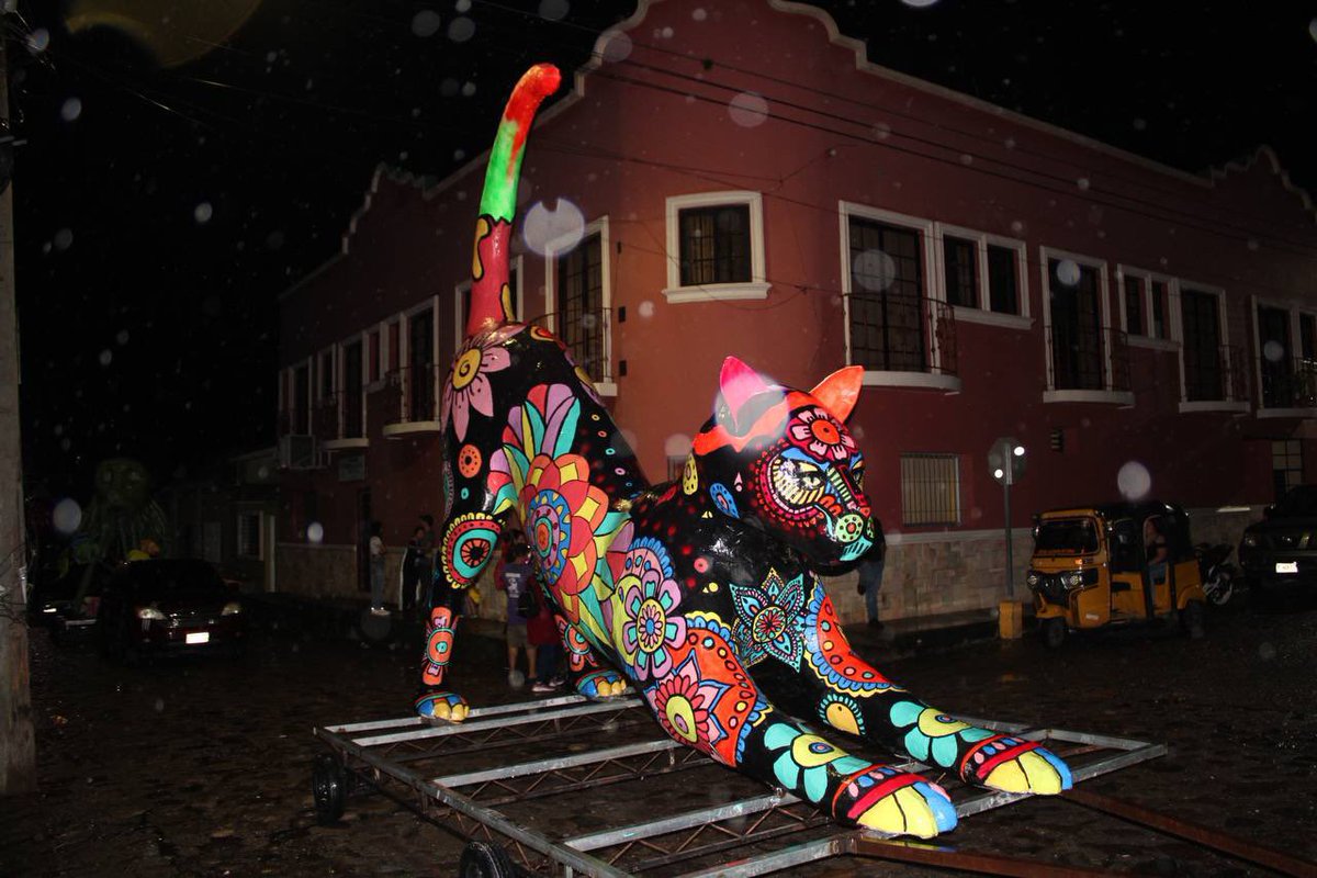 Canal8_hn's tweet image. 🎊 Asimismo, al festival que lleva por temática el mundo fantástico de Tecolandia asistieron cuadros de danza folclórica y grupos artísticos del departamento.

📸 𝐂𝐫𝐞́𝐝𝐢𝐭𝐨𝐬 𝐚 𝐧𝐮𝐞𝐬𝐭𝐫𝐨 𝐩𝐞𝐫𝐢𝐨𝐝𝐢𝐬𝐭𝐚: Jaffet Alvarado.

#Canal8 #C8Noticias #Secapph #Turismo…