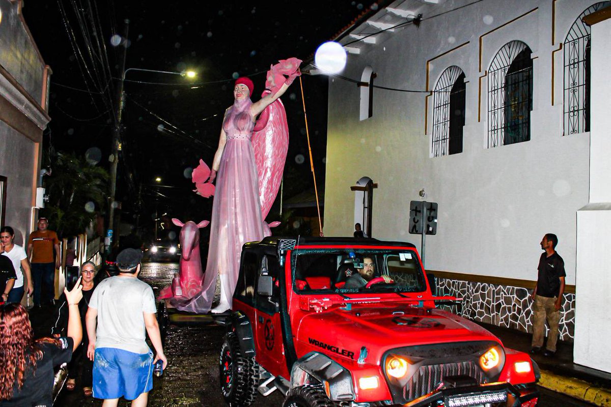Canal8_hn's tweet image. 🎊 Asimismo, al festival que lleva por temática el mundo fantástico de Tecolandia asistieron cuadros de danza folclórica y grupos artísticos del departamento.

📸 𝐂𝐫𝐞́𝐝𝐢𝐭𝐨𝐬 𝐚 𝐧𝐮𝐞𝐬𝐭𝐫𝐨 𝐩𝐞𝐫𝐢𝐨𝐝𝐢𝐬𝐭𝐚: Jaffet Alvarado.

#Canal8 #C8Noticias #Secapph #Turismo…