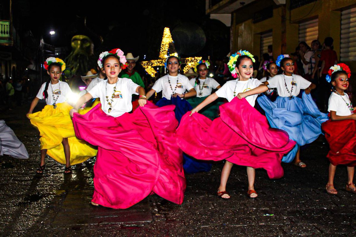 Canal8_hn's tweet image. 🇭🇳 Por último, la temática engloba elementos como las catrinas, los alebrijes, la poesía y la belleza de nuestro país.

📸 𝐂𝐫𝐞́𝐝𝐢𝐭𝐨𝐬 𝐚 𝐧𝐮𝐞𝐬𝐭𝐫𝐨 𝐩𝐞𝐫𝐢𝐨𝐝𝐢𝐬𝐭𝐚: Jaffet Alvarado.

#Canal8 #C8Noticias #Secapph #Turismo #ChimeneasGigantes #SantaBarbara #Trinidad…