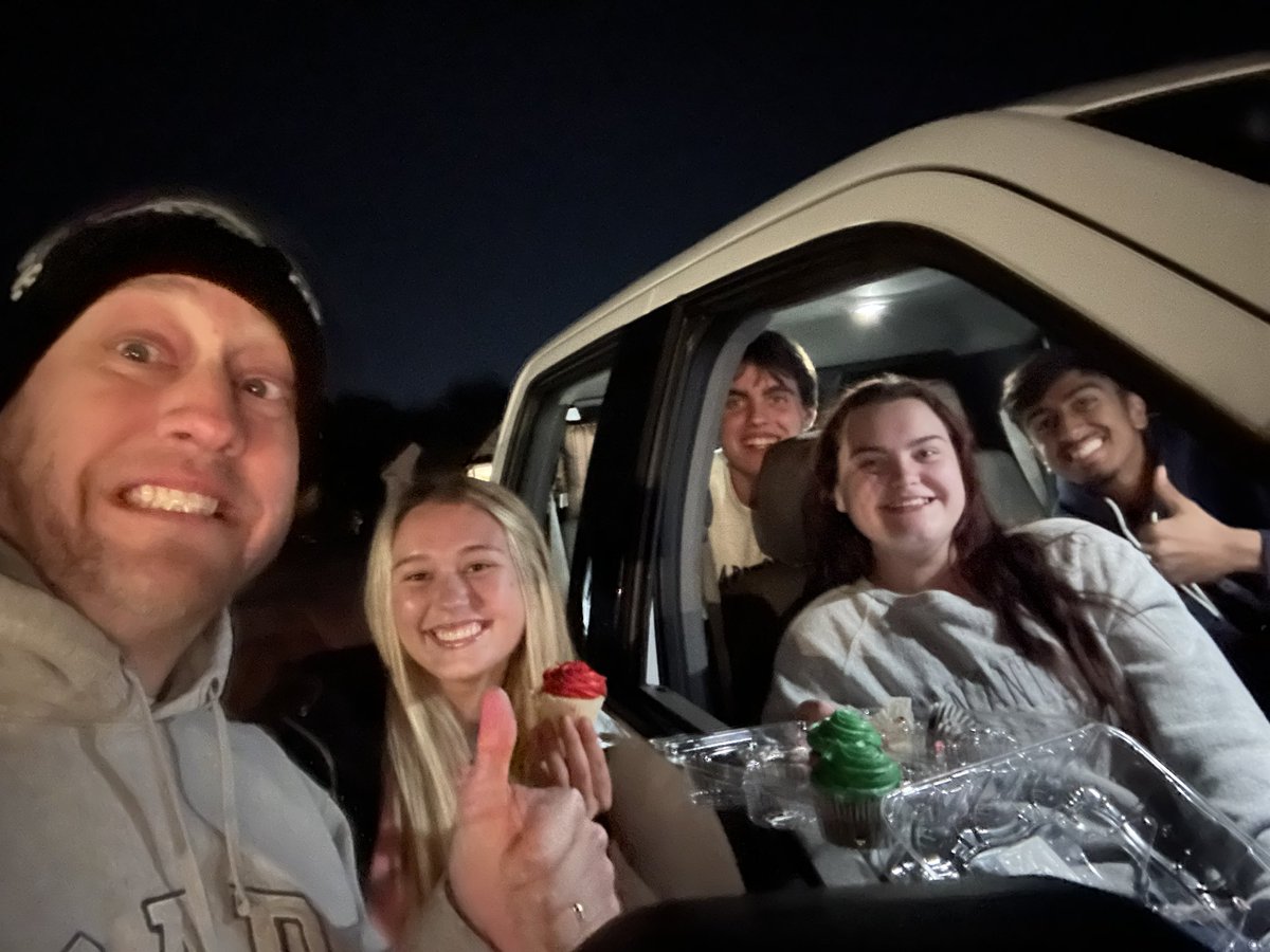 BTTYPrincipal's tweet image. I love my job. Being a High School principal means you never know who is going to show up at your house but this makes me Better Today Than Yesterday #BTTY   

#BTTY
#cupcakechallenge 

@NASSP 
@wearegobegreat