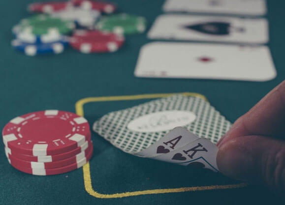 iPhoneate's tweet photo. Introducción al Texas Hold’em: Aprendizaje de las Reglas y Términos Básicos del Juego https://t.co/vm6W8eemJu https://t.co/mWk1b2UNP8