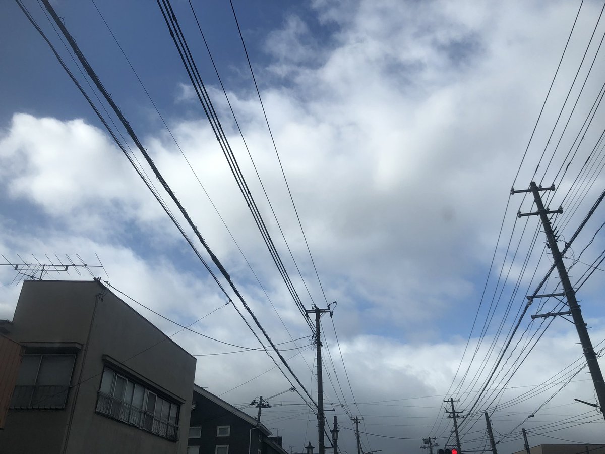 gharibah's tweet photo. 今自分のいる場所を見上げて突然轟音と共に目の前が爆撃されることを想像してみたらいい。それも一発じゃない、何発も。それが「自分のいる近く」ではなく「自分の上」にも起きうる恐怖を感じてみたらいい…いつか自分が殺される恐怖。
#ceasefireNowPermanently
#CondemnGenocide
#EnoughIsEnough https://t.co/6ZdFwgOSvc