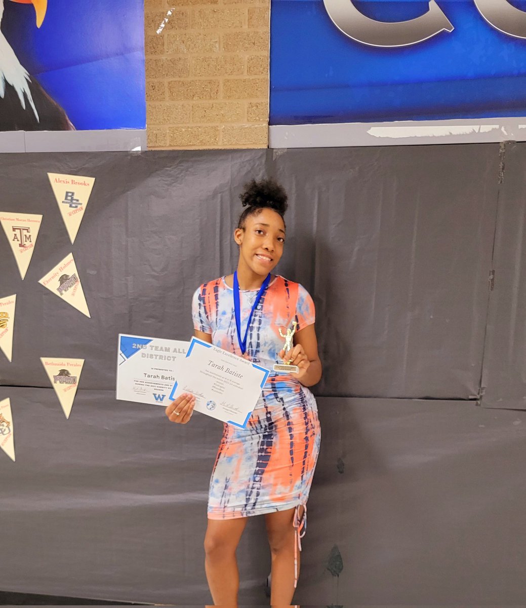 YoFavTeamMom1's tweet photo. Congratulations to @BatisteVp on receiving the "Eagle Excellence Award," "Defensive Player of the Year" (second year in a row), and "Second Team All District" tonight at the Willowridge Volleyball Banquet 
#classof2025
#bigblocka🤾🏾‍♀️
#ladyeagle🦅 https://t.co/hbnGe1jnlJ