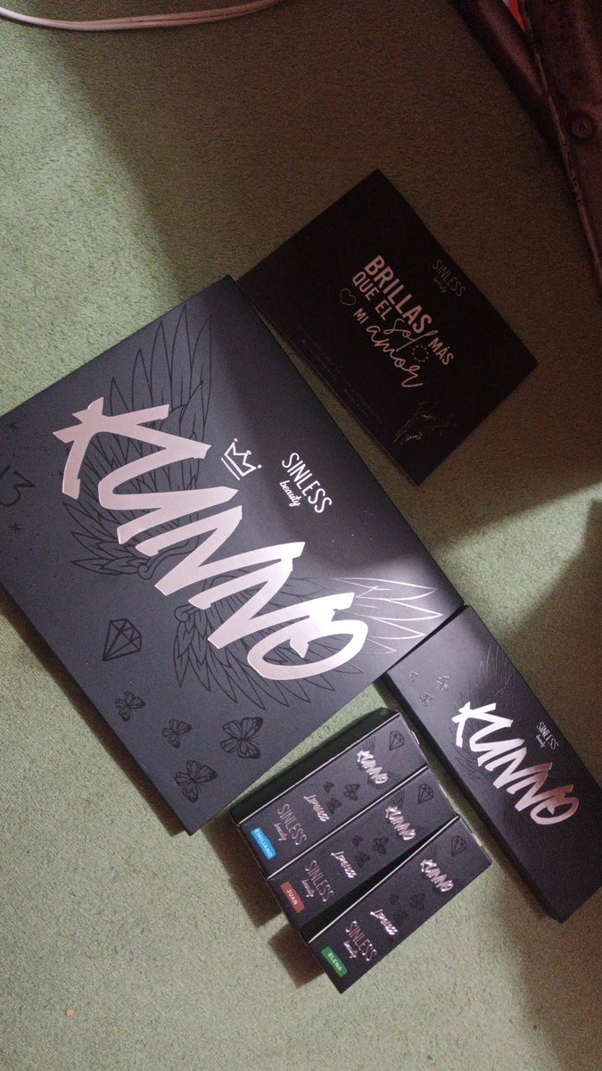 Danxglam's tweet photo. Por fin me llego esta hermosura de  coleccion les hice una reseña super sencilla en mi cuenta personal @daniela_mc_ramirez en tik tok 
Encerio que lograzo tan grande @papikunno https://t.co/Fp7tXZhyLS