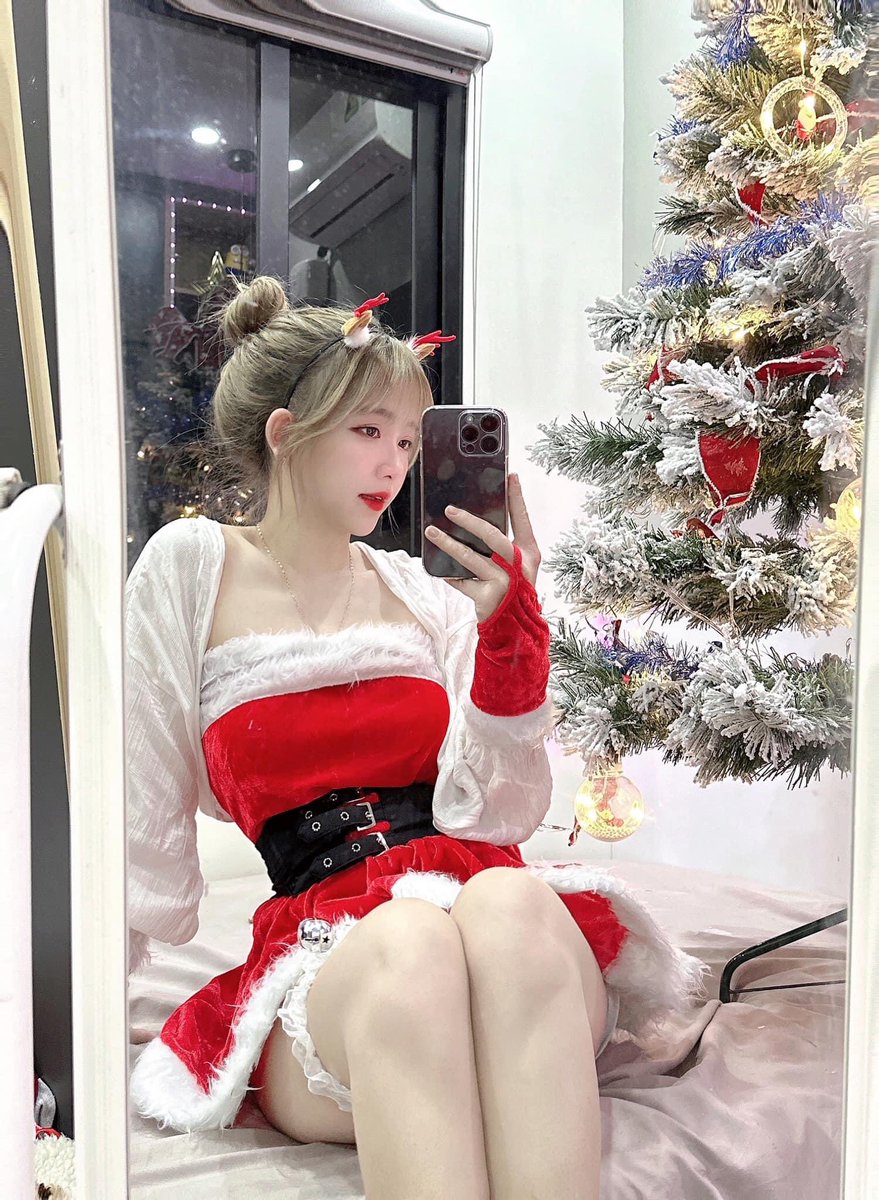 cop0620's tweet photo. Gần đến giáng sinh rồi anh có người đi chơi cùng chưa :))#giangsinhanlanh #giangsinh
#4EVE #Folllow #gaixinh #xuhuớng https://t.co/meEgFkLtE0