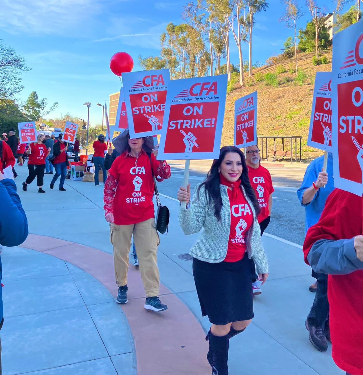 SenSusanRubio's tweet image. Proud to stand with the @CFA_United on the picket lines at @CalStateLA. Together, we’re pushing for improved working conditions and inclusivity at CSU. As a teacher &amp;amp; State Senator, I know the value of supporting our educators for the benefit of our students. #CA #CFA #CalStateLA