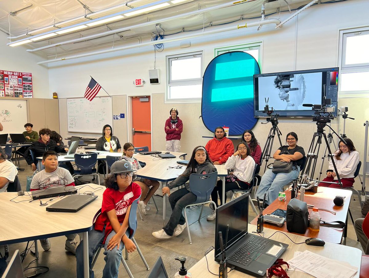 📷 Santa Paula H.S.'s KARD TV had the pleasure of hosting some very talented students from McKevett Elementary today! KARD TV students shared inspiring stories and presented exciting plans for a future collaborative videography project with McKevett students.

 #SantaPaulaUSD
