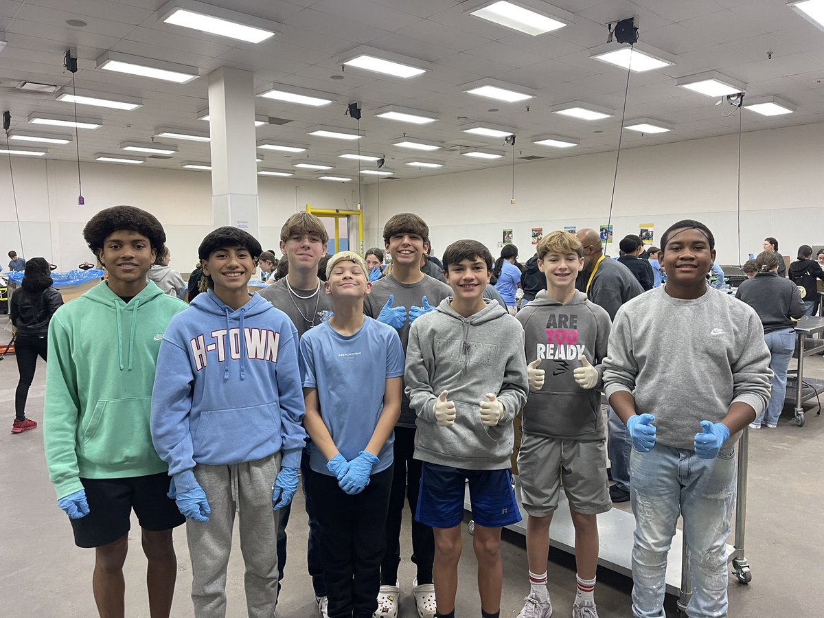 FalconAthletic4's tweet photo. Many of our Athletes that are in NJHS had an incredible morning of service at The Houston Food Bank! We are so proud of all they accomplished today. #falconsleadtheway #wfms_falcons #ncisd #NJHS https://t.co/gaAg26nNm8