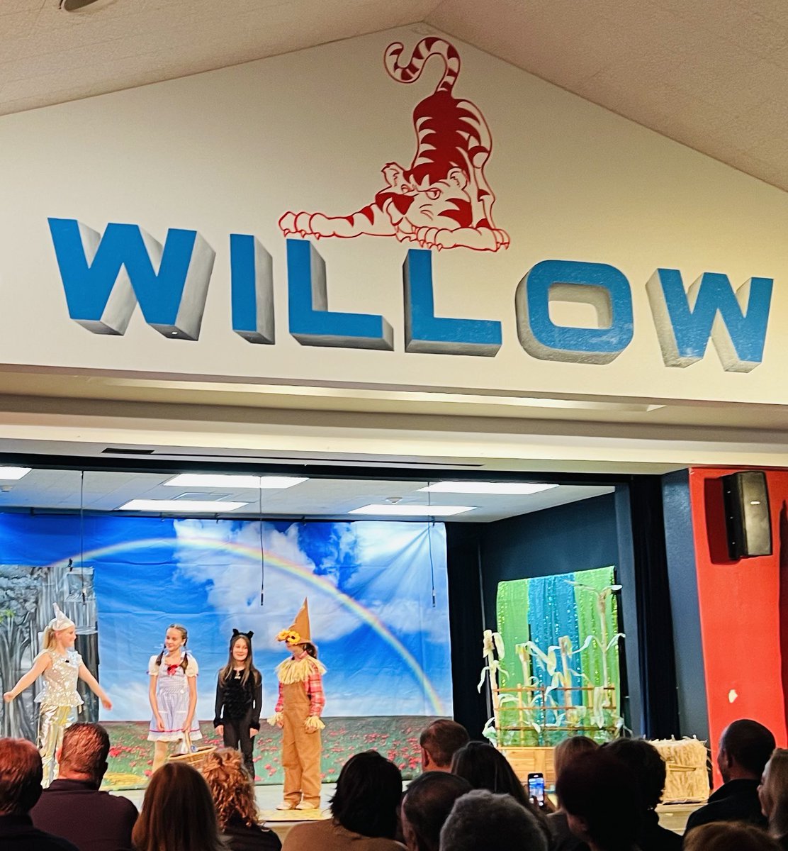 Amazing opening night performance of The Wizard of Oz tonight! Thank you Ms. Rachel with the Performing Arts Collective! <a href="/WillowWildcats/">Willow Elementary</a> <a href="/LVUSD/">LVUSD</a>