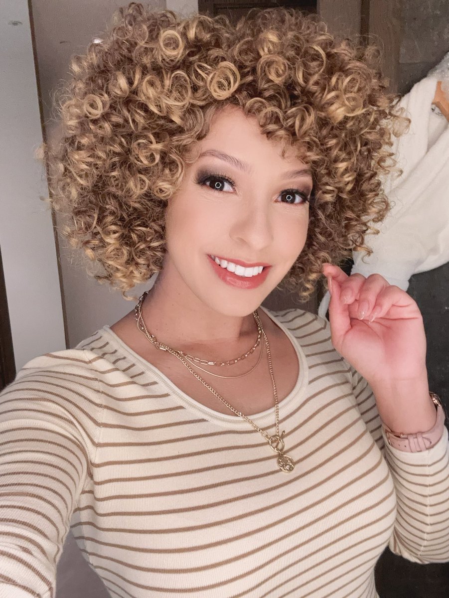 BrianaDeCoster's tweet photo. Day 1 of @StormTheBlock! I’ll be hosting the Storming in North America, Cosplay Secrets, and Storming in Asia panels today! Looking forward to seeing everyone there 😁🙌🏽 #stormtheblock #InAbuDhabi @SandstormComics https://t.co/GltbpCdwWn