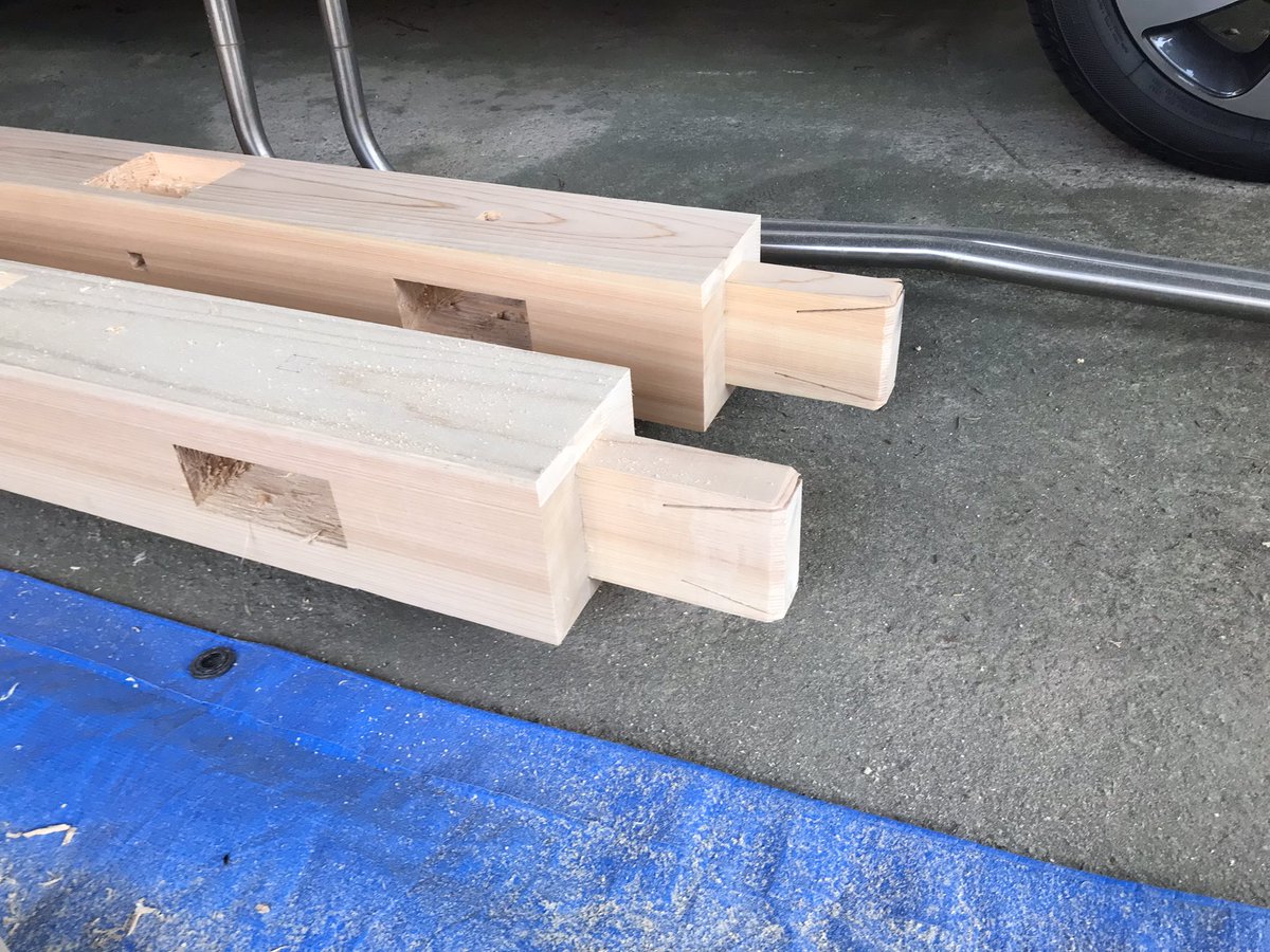 普通の住宅リフォームではまず見ることのないホゾ作ってる