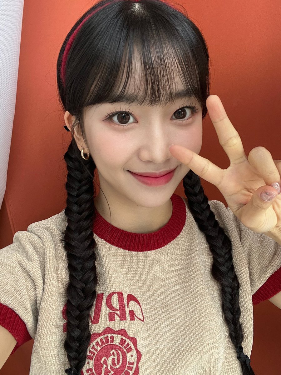 funcytw's tweet image. ✿ᅠ𝗙𝗨𝗡𝗖ᅠ✧ᅠ #Zuri ᅠ᯽ᅠupdɑteᅠ੭ᅠ #𝐬āvagᥱ가다·rēt𝕦rn ᅠ.ᅠ #𝐜hr𝕚stmā𝕤ーsᥱa𝐬o͜͡n

El espíritu navideño llegó gracias a esta hermosa canción, así que aquí estoy escuchándola en loop porque me encanta.