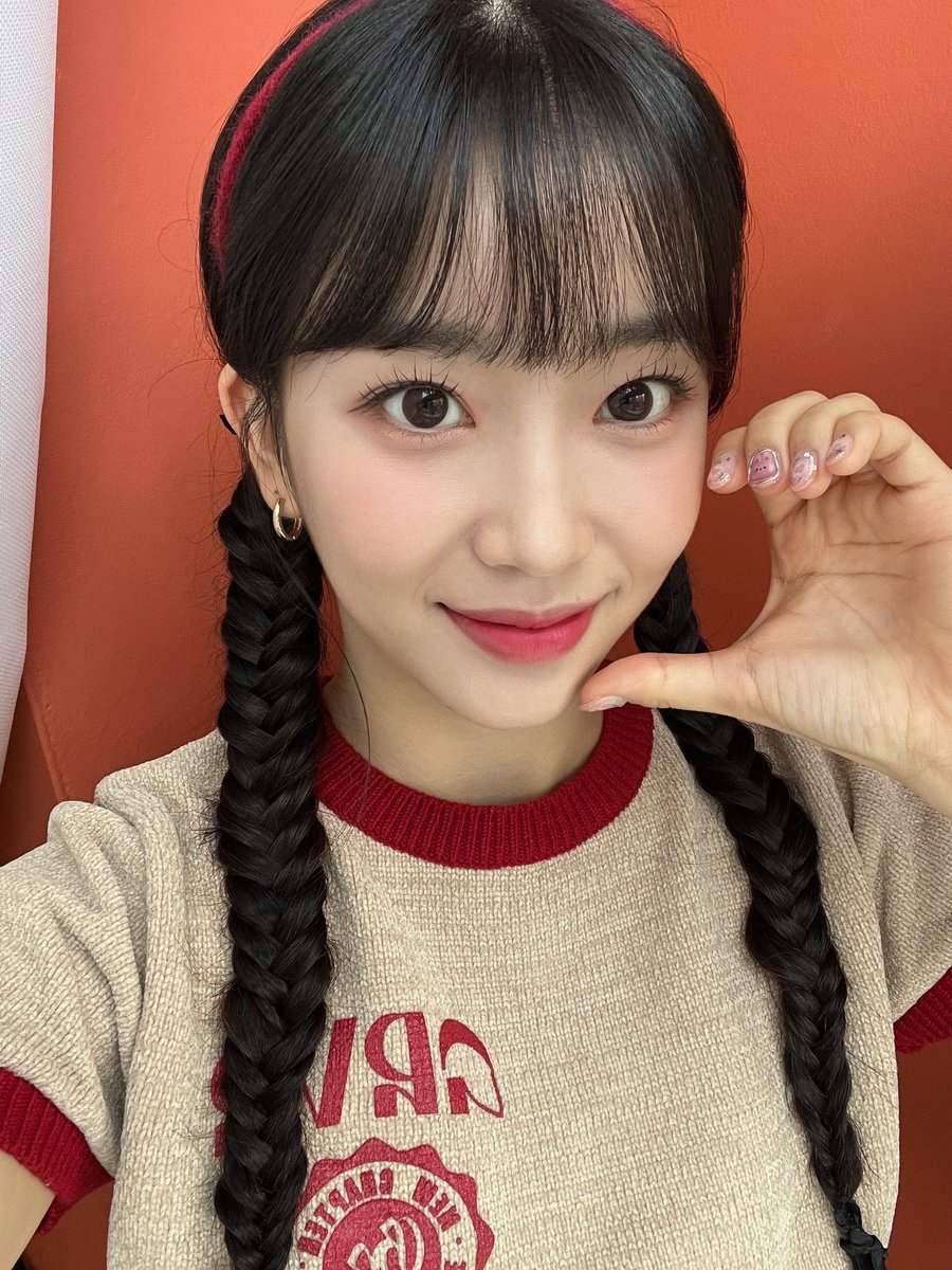 funcytw's tweet image. ✿ᅠ𝗙𝗨𝗡𝗖ᅠ✧ᅠ #Zuri ᅠ᯽ᅠupdɑteᅠ੭ᅠ #𝐬āvagᥱ가다·rēt𝕦rn ᅠ.ᅠ #𝐜hr𝕚stmā𝕤ーsᥱa𝐬o͜͡n

El espíritu navideño llegó gracias a esta hermosa canción, así que aquí estoy escuchándola en loop porque me encanta.