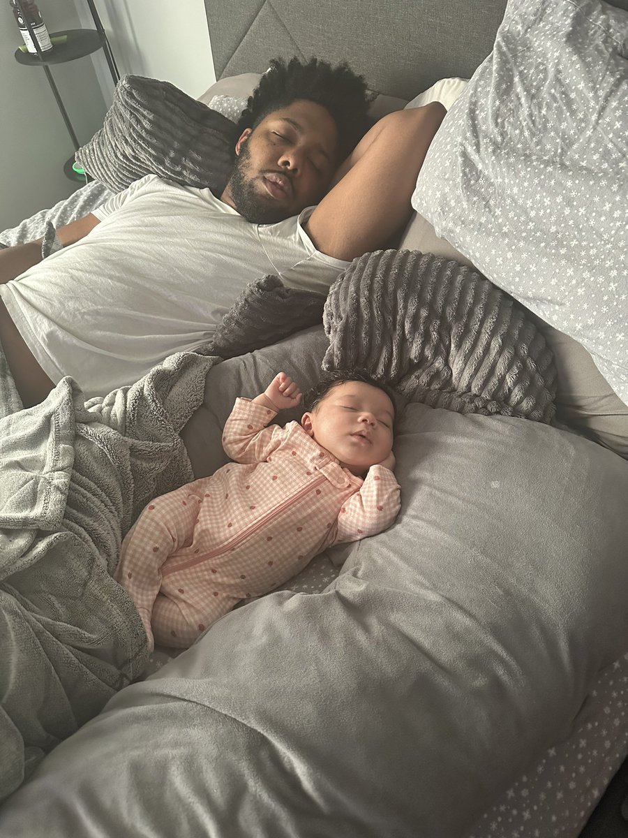 elijahbright_'s tweet photo. Twin how you sleeping on the job you’re supposed to be babysitting me 😂🥰😴🥱 https://t.co/ZW2C8q6g6v
