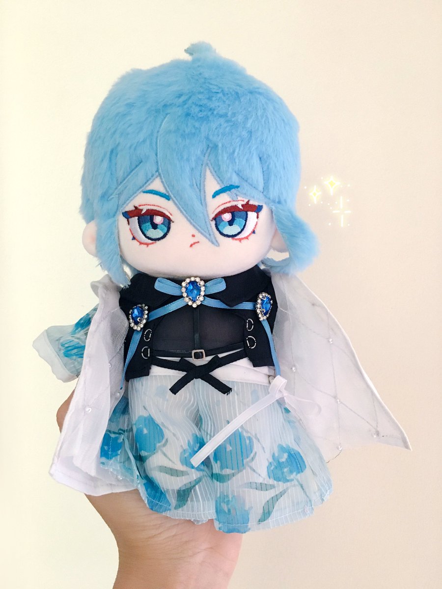 CaVang_8383's tweet photo. Edmond Spring Chaos is here! I sent the tailor to see Edmond's costumes in the game, she chose this one to make. Looks like she did a great job, not perfect, but still beautiful. #NuCarnival #Edmond #SpringChaos #新世界狂歡 #艾德蒙特 https://t.co/b2E642E66z