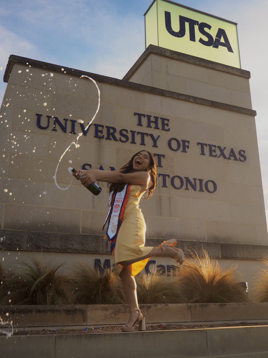 sofiacruzsauce's tweet photo. it was a good run , birds up @UTSA #illmissyoujavacity https://t.co/Pbf404UzpR