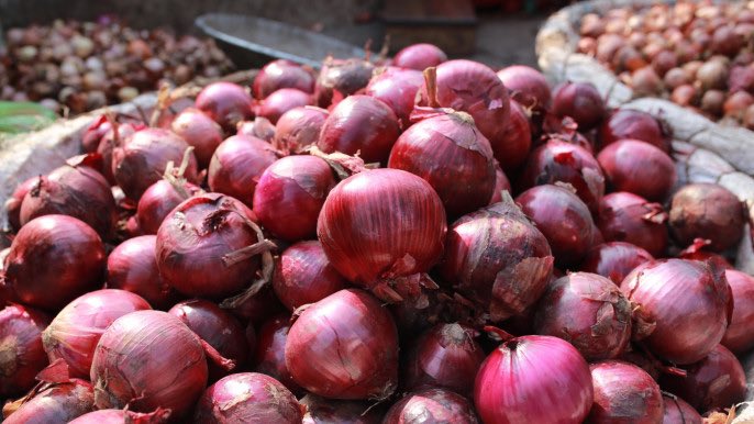 Indian Government bans export of #Onions till March 2024.

#OnionPrice #India