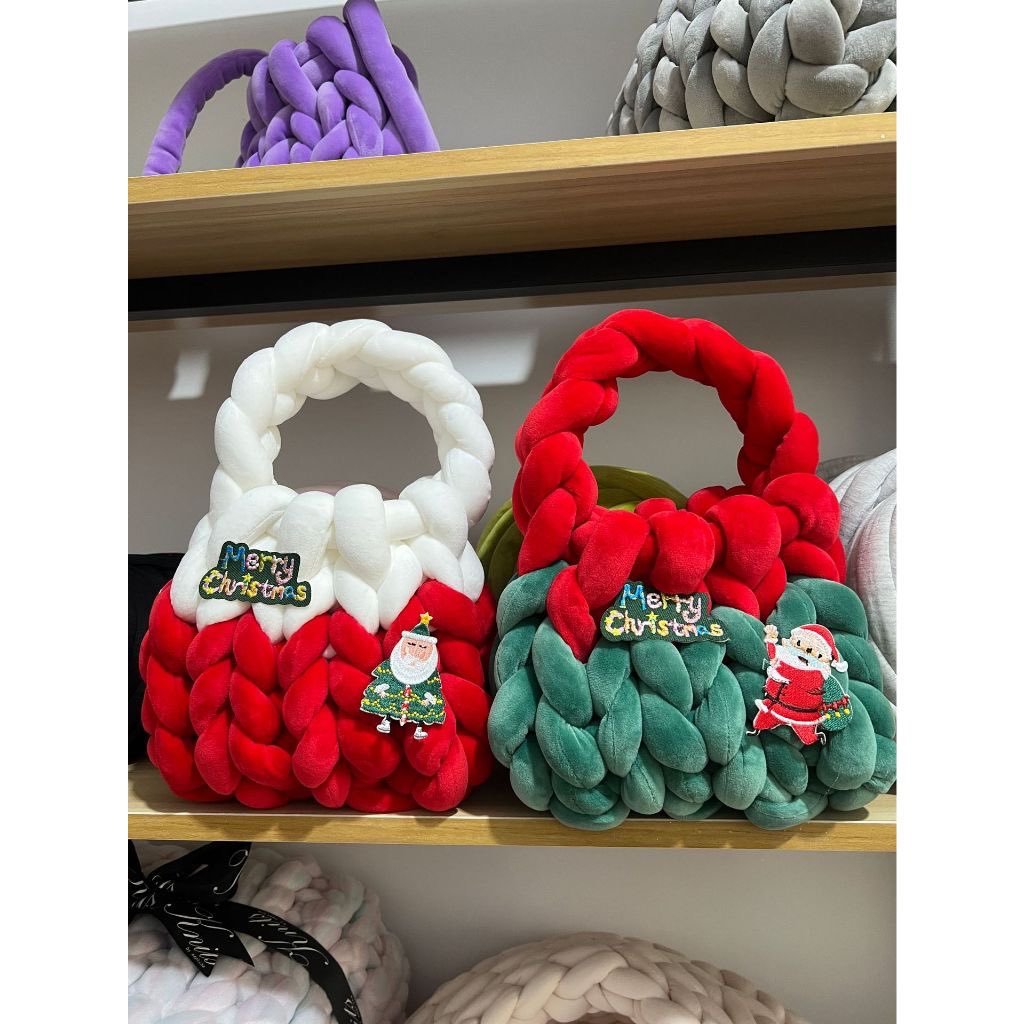 ndnaaa4's tweet photo. กระเป๋าคริสมาสต์ที่ดีต่อจัย ปุกปิกมากก 🎄🦌
📌 https://t.co/meUSPLtVwI

#รีวิวShopee #รีวิว #ของขวัญปีใหม่ #ของมันต้องมี #กระเป๋าสะพาย #ของตกแต่งโต๊ะ https://t.co/ZeKKftTlm7