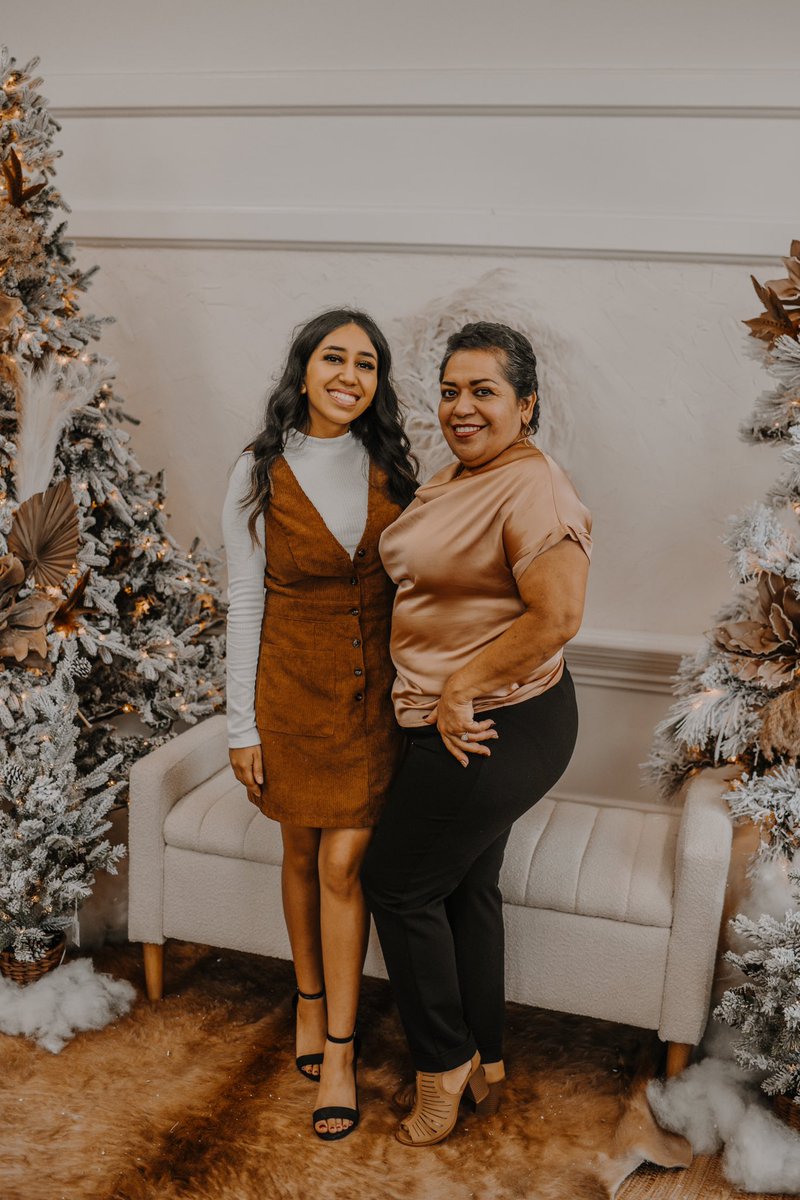 ittybittydess's tweet photo. A year ago we were getting my moms cancer diagnoses and today she’s still here healthy &amp; cancer free💗 
I’m so grateful to have her. https://t.co/vFZyo7uFB3
