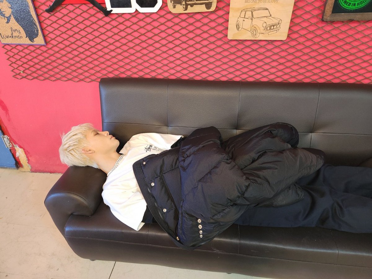 TO1 members tweet media