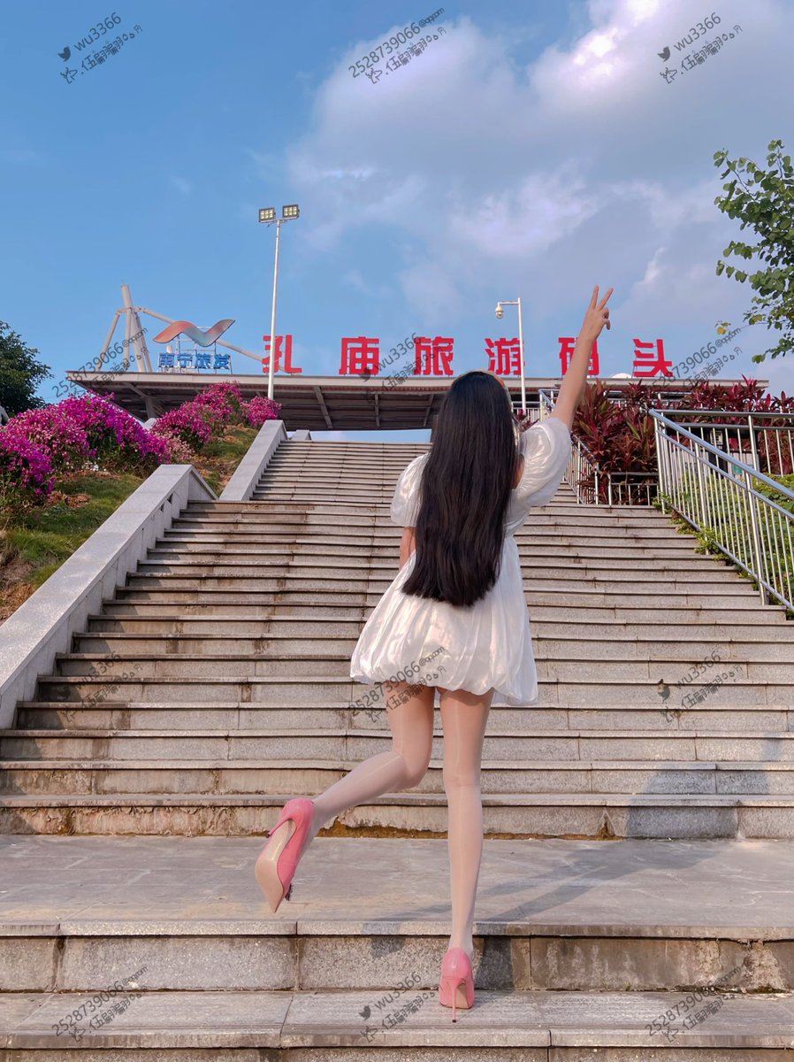 福利姬伍翩翩分享的黄推图片4 - 网红私拍内容