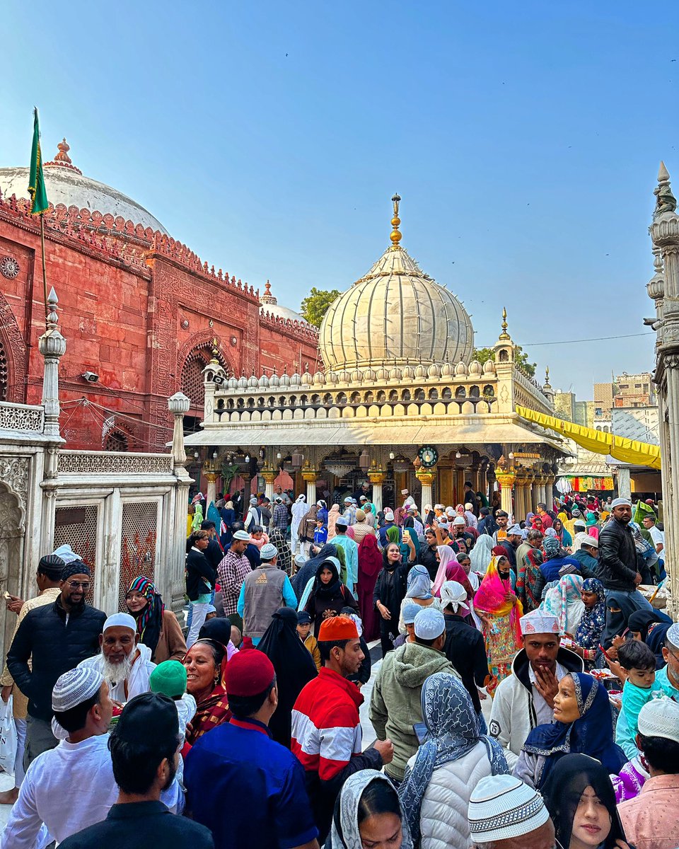 JUMMAH MUBARAK TO ALL 🤲🏻 
.
.
.
.
 #nizamuddinauliya #nizamuddindargah #jummahmubarak #jumma #jummamubarak #friday #hazratnizamuddin #hazratnizamuddindargah #hazratnizamuddinauliadargah #dargah #khwaja #kavali #qawwali #kgn #sufism #sufi #syedadeebnizami #adeebnizami