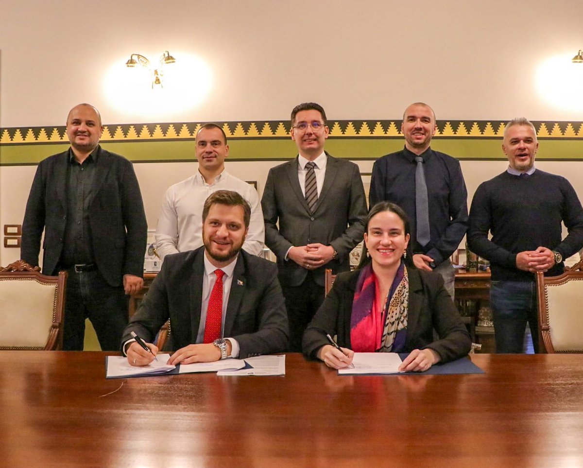 Zajednički projekti Općine i Grada

<a href="/IrfanCengic/">Irfan Čengić</a> <a href="/BenjaminaKaric/">Benjamina Karić</a> 

starigrad.ba/v2022/vijest.p…