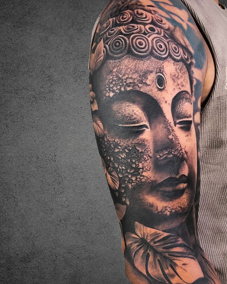 AliensTattoos's tweet photo. The month of November saw a lot of vivid reflections of unique stories and dreams of our clients. 
Take a look at some of the groundbreaking tattoos our artists have created over the past month https://t.co/Qy0pLAdP9x