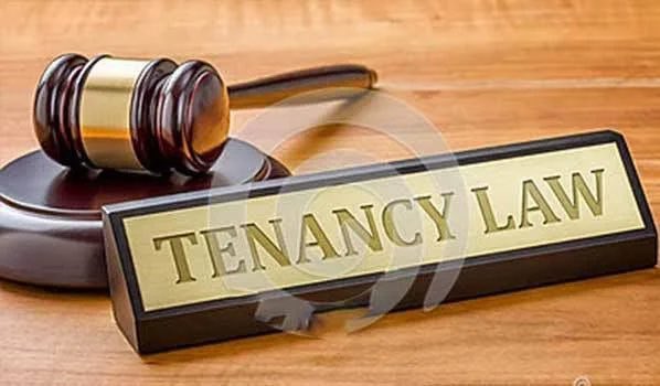 BolanleCole's tweet photo. Notice to quit in Nigeria tenancy law.

If your tenancy is on a weekly basis, 
you are entitled to 7 days.
Tenancy at will – 7 days.
Monthly tenancy – 1-month.
Quarterly tenancy – 3 months.
Half-yearly tenancy – 3 months.
Yearly tenancy – 6 months' notice to quit.

It takes just 2sec to RT for others.