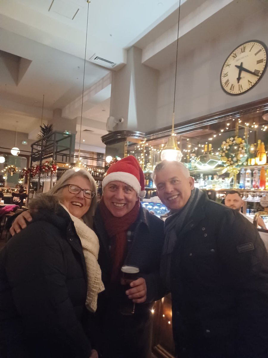 🎉🌃 a fantastic night to celebrate the festivities and a successful year. Cheers to our amazing team! 🥳🎊 #TeamNightOut