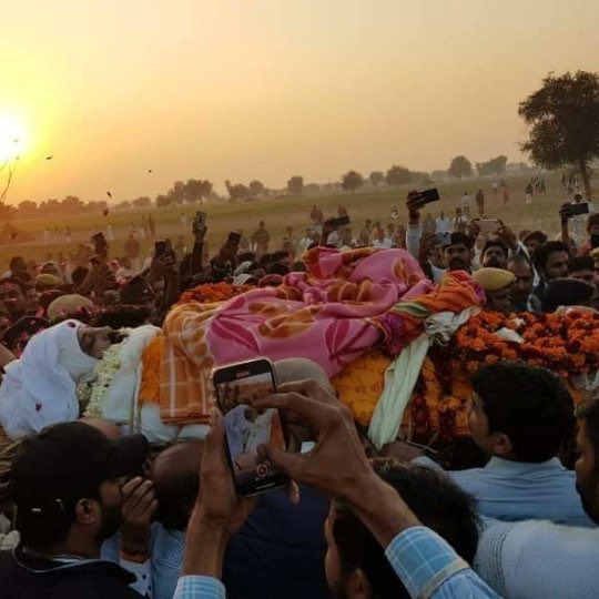 devendrachosli's tweet image. #डूबता_सुरज - मेरे समज को अँधेरे की और ले जाता …..
मे कल्पना और धैर्य से इंतजार कर रहा हूँ जो मेरे समाज को एकबार फिर कोई अंधकार से प्रकाश की और ले जायेगा ....... 
निःशब्द 🙏🏻🙏🏻
#SukhdevSinghGogaMedi 
#SukhdevSingh