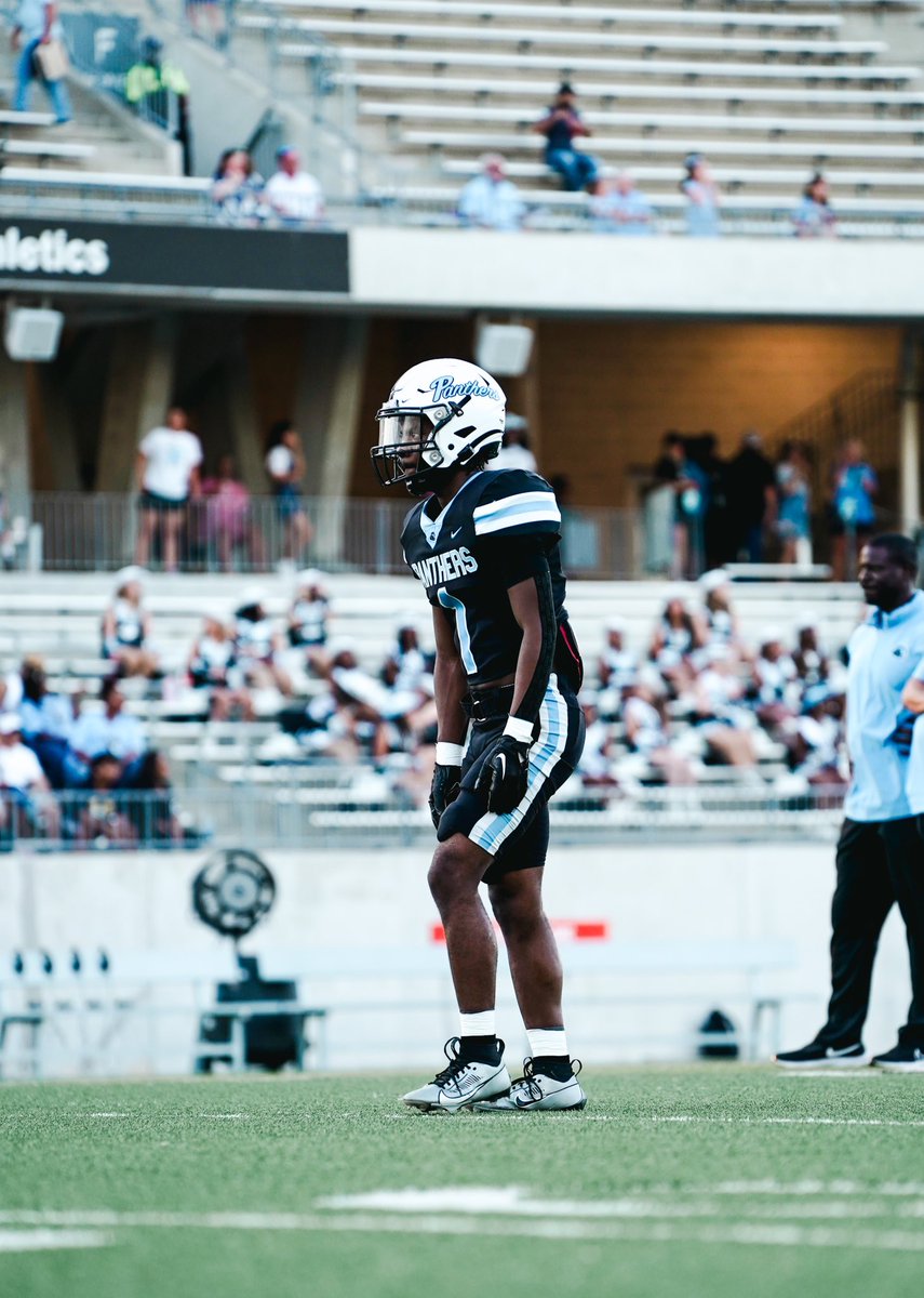 Jamaal_Comminie's tweet photo. Blessed to turn 18 !! https://t.co/BIMwO4q0UQ