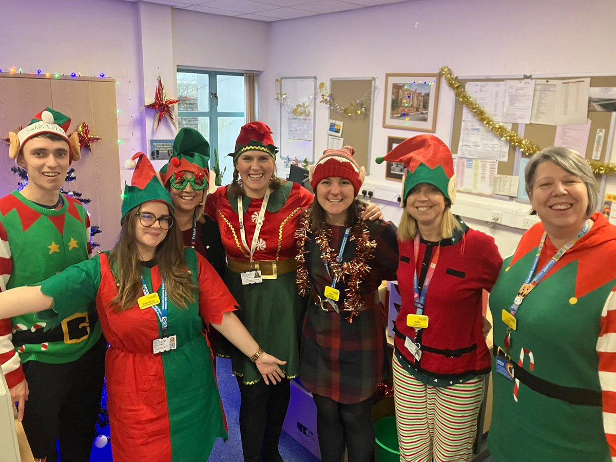 Lots of fun taking part in 'National Elf Service Day' across Bristol Children's Hospital yesterday, in support of the fabulous @bwhospcharity @uhbwNHS