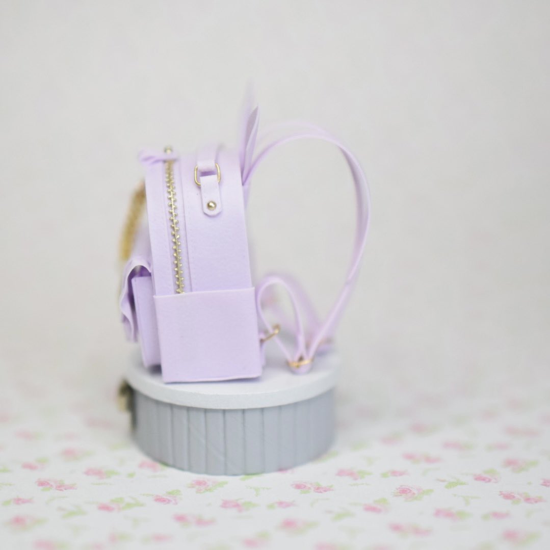 LaraB_miniature's tweet photo. うさみみリュック*パープル🎀
明日11時から販売致します🧸
よろしくお願い致します🙏🏻✨
♥︎
・https://t.co/4mJT4TnH2E
♥︎
#rabbitear
#backpack
#パープル
#purple
#うさみみ
#リュック
#larabouquet
#miniature
#dollhouse
#ミニチュアアート展2023
#ミニチュア
#ドールハウス https://t.co/mxO7bCbTdT