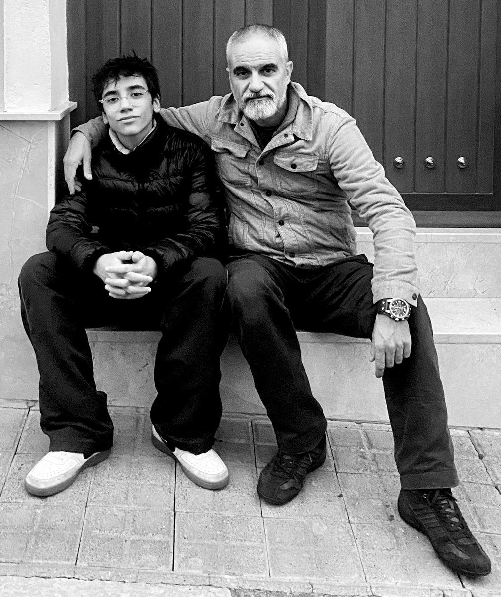 ABEL_VELLARINO's tweet photo. Con Abel. 
Recorriendo la dehesa y la vida. 
“Improvisando” localizaciones para proyectos varios (suyos y míos) 
Charlas diversas, todas centradas en las artes; en la música, la pintura, la escultura, la arquitectura, el cine o el teatro, la literatura,… (sí, danza)
#vellarino https://t.co/ktXMfN5juP