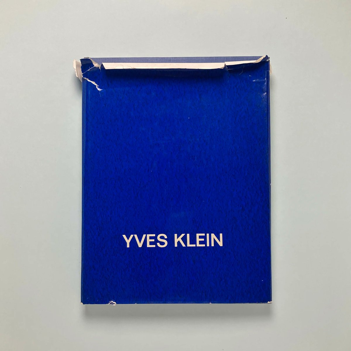 honkbooks's tweet photo. Yves Klein : [Werkverzeichnis, Biographie, Bibliographie, Ausstellungsverzeichnis]

クレーフェルト美術館のディレクターPaul Wemberによる、極めて希少なイヴ・クラインのカタログ・レゾネ。合計1065作品、画600点収録。限定1000部。

https://t.co/QjJtK8GY3j

#rarebookfair https://t.co/E84ZH4HguY