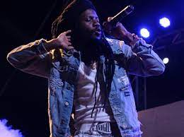 Early Bird tickets sold out and no supporting acts announced . Rimwe  still don't believe he is The GOAT ?
At This rate Va Winky D can Fill Up National Sports Stadium Ega 
Huyai nema Spotify streams enyu Tione 😂😂 Put Some respect on his name mhani