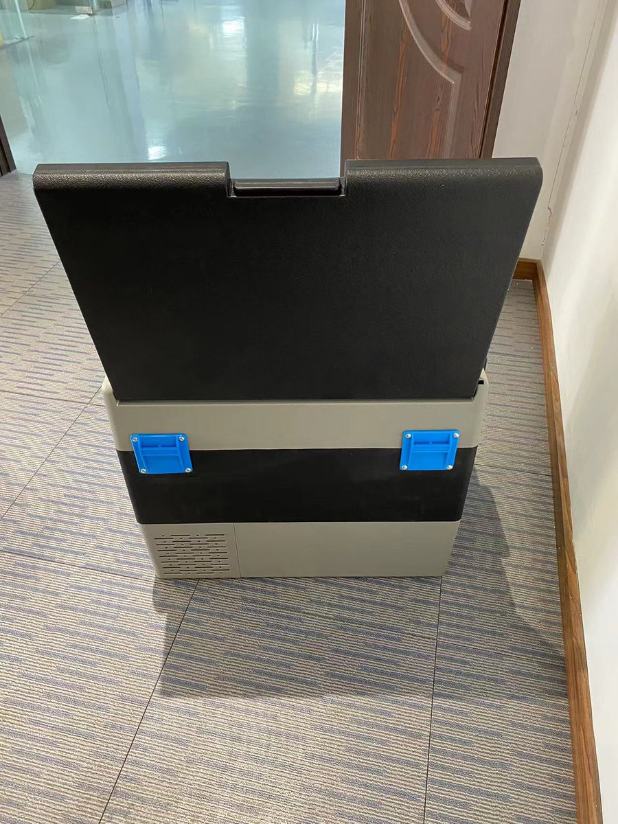 powershinetech's tweet image. WESMILE Solar-powered Freezer 52L with built-in rechargeable lithium battery pack have been serving to the improvement of people's livelihoods and quality of life, especially for African people.

#solarfreezer #solarfridge #freezers #fridge #fishstorage #builtinbattery