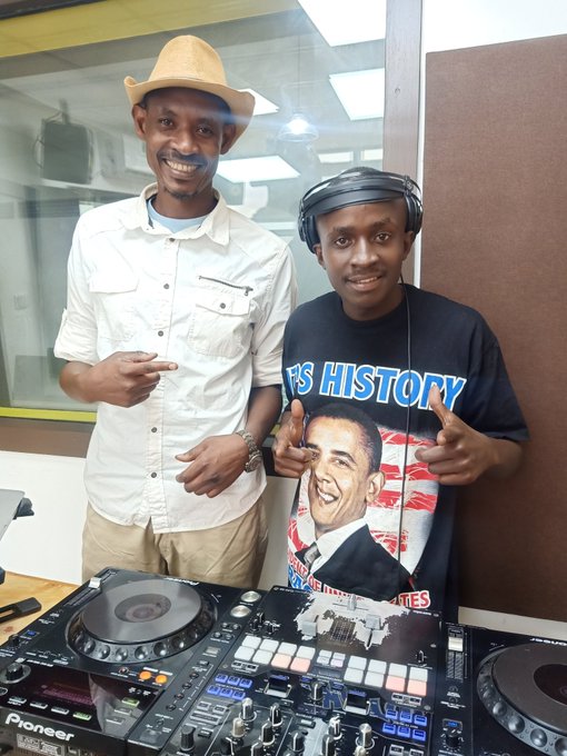 .@LIBERATOREDGAR and Dj Magic = Conscious music, as we discuss issues sina tu affect mtaani, gava, na trends kadhaa! #Changamka 🤙🏾0711443886 Text us 20895 Good Morning